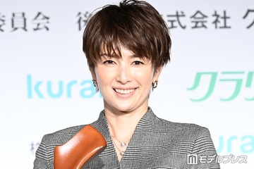 吉瀬美智子、六本木駅ホームショットに反響「隠しきれないオーラが出てる」「おしゃれすぎる」 画像
