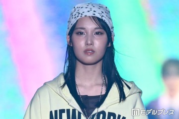 日向坂46松尾桜「TGC」初出演でファッションショーデビュー バンダナ×パーカーのストリートスタイルで堂々ウォーク【TGC2026A/W】 画像