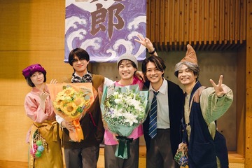 なにわ男子・大橋和也、桜田ひより・櫻井海音らと笑顔のクランクアップ「みんなの力で完成させることができました」【人生を変えたコント】 画像