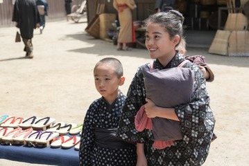 【来週のブラッサム あらすじ】珠（村上蘭）、父についての作文に悩む 厳格な父・清治（渡部篤郎）と愛情注ぐ母・リョウ（国仲涼子） 画像