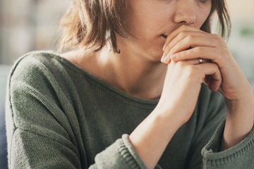 「梅毒、陽性です」。夫以外とは関係がないのに…。夜の接待を「仕事」と言い張る夫を信じた妻の絶望 画像