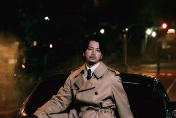 松本潤、英国ブランド「Aquascutum」トレンチコートアンバサダー就任 深夜の雨シーン撮影中ゲリラ豪雨重なる偶然も 画像
