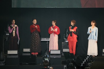 在福5局アナウンサー、FRUITS ZIPPER月足天音らとキュートにダンス “メンカラ”スタイリングで登場【カワコレ TGC】 画像