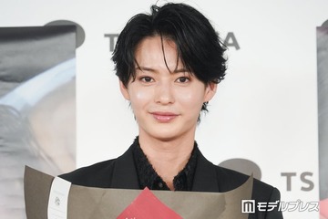 “革命的美男子”冬野心央、1st写真集で美貌披露 ポイントは「目・鼻・口」【Butterfly】 画像
