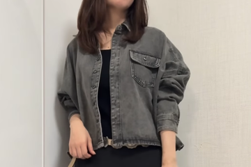 デニムジャケットはボクシーシルエットで今っぽく。メリハリと脚長効果を叶える着こなし【40代の毎日コーデ】 画像