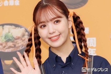 藤田ニコル、赤ちゃんを抱っこする最新ショット公開「ほわほわの髪の毛が可愛すぎる」「すっかり素敵なお母さん」と反響 画像
