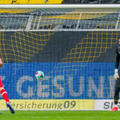 ドルトムントGKがPK阻止放棄！双子ベンダーの引退ラストシーンがいい