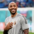 デブライネとルカクが脱帽！43歳アンリに「殺された左足鬼FK」がこちら