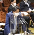 参院予算委で答弁する林外相＝1日午前