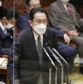 参院予算委で答弁する岸田首相＝2日午後