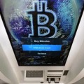 暗号資産（仮想通貨）対応のATM＝2021年2月、米ニューハンプシャー州セーラム（AP＝共同）