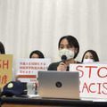 記者会見するプロジェクト共同代表の田所真理子ジェイさん（右から3人目）ら＝25日午後、東京都内
