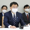 ウクライナからの避難民支援に関する省庁間連絡調整会議であいさつする松野官房長官＝1日午前、首相官邸