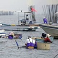 熊本県の緑川河口で再開されたアサリ漁＝12日午前