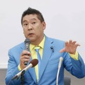 参院選の公約を発表するNHK党の立花党首＝10日午後、国会