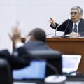 金融政策決定会合後に記者会見する日銀の黒田東彦総裁＝17日午後、東京都中央区の日銀本店（代表撮影）