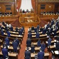 参院本会議＝5日午前