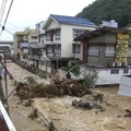 流木や土砂でせき止められたとみられる太田川＝14日午前、静岡県松崎町（同町提供）