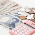 年金制度にまつわることは、難しい用語が多くて、ますます不安になってしまう人も。年金をもらいながら、アルバイトで年収150万円ぐらい稼いだ場合の税金について、専門家が回答します。