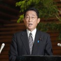 報道対応する岸田首相＝29日午後、首相官邸