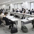 通園バスに置き去りにされた女児が死亡した事件を受け、静岡県が開いた有識者会議＝27日午前、静岡県庁