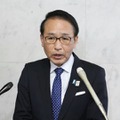 閣議後、記者団の取材に応じる葉梨法相＝11日午前、国会
