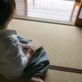 年金制度にまつわることは、難しい用語が多くて、ますます不安になってしまう人もいるのではないでしょうか。今回は、自営業の夫に先立たれた専業主婦の生活はどうしたらよいのか、遺族年金はもらえるのか、専門家が回答します。