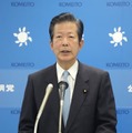 記者会見する公明党の山口代表＝6日午前、国会