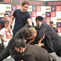 「BreakingDown9」記者会見中に起こった乱闘を止める朝倉未来（C）モデルプレス