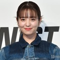 横田真悠、ミニスカ＆ハイソックスで美脚輝く「可愛すぎ」「脚綺麗」の声 画像