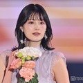 鶴嶋乃愛、ノースリワンピで肌見せ ポージングセンス光る【GirlsAward 2024 S／S】 画像