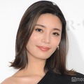 島袋聖南、美人母の顔出しショット公開「スタイル美しい」「そっくり」と話題 画像