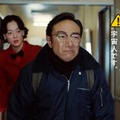 市川実日子、角田晃広「ホットスポット」第1話（C）日本テレビ