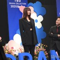 上白石萌歌のフォトセッション時の台が高すぎてざわつく「イグナイト」出演者（C）モデルプレス