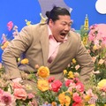 股割りがルーティンのため披露したが衣装が破けてしまった一ノ瀬ワタル（C）モデルプレス