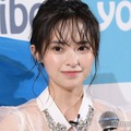 ロングの藤咲凪（C）モデルプレス