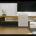 GrovemadeのThe Note-Taking Kit。ノートパッドとディスプレイレール、整理棚の三点セットで生産性向上をサポートする。