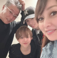 渡辺美奈代、夫＆イケメン息子たちとパシャリ！家族4SHOTに「美男美女」「素敵なファミリー」の声