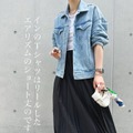 デニムジャケット×プリーツスカートで完成。お出かけにぴったりな軽やかカジュアル【40代の毎日コーデ】