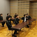 （後列左から）篠塚大輝、橋本将生、菊池風磨、猪俣周杜（前列左から）原嘉孝、寺西拓人、松島聡、佐藤勝利／長谷川忍（シソンヌ）（C）フジテレビ