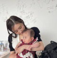 山本圭壱、妻・西野未姫が娘の“爪切り”する親子SHOT公開「全く騒ぐことなく 良い子でございました」