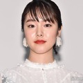 暗髪の唐田えりか（C）モデルプレス