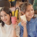 広瀬すず、宮崎あおい／新TVCM「寄り道マック 仕事帰りのベリー」篇メイキングより（提供写真）
