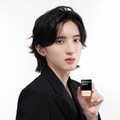 なにわ男子・道枝駿佑、ブラックスーツ姿で光纏いランウェイ 中国コスメアンバサダー2年連続就任＆新ムービー公開 画像