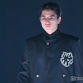 「あんぱん」千尋役・中沢元紀、リムレス×オールバックでダークな雰囲気【TGC2025A/W】 画像