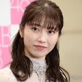 ロングヘアの横山由依（C）モデルプレス