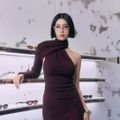 三吉彩花、個性派衣装で抜群のプロポーションを披露！GENTLE MONSTERの新作ポップアップに登場 画像