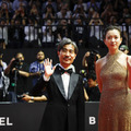 「忘れられない夜」ハン・ヒョジュ、岡田准一ら、釜山国際映画祭オープニングセレモニーに登場 画像