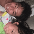 パンサー尾形、7歳愛娘との“ふざけ合い”寝かしつけSHOTに「楽しそう」「パパがいる時はこうなりますよね」 画像