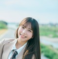 日向坂46下田衣珠季、ギター持ちキュートな笑顔「五期生のぽかぽか写真館」5人目公開 画像